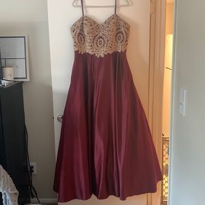 David’s Bridal Maroon Prom Dress Size 18